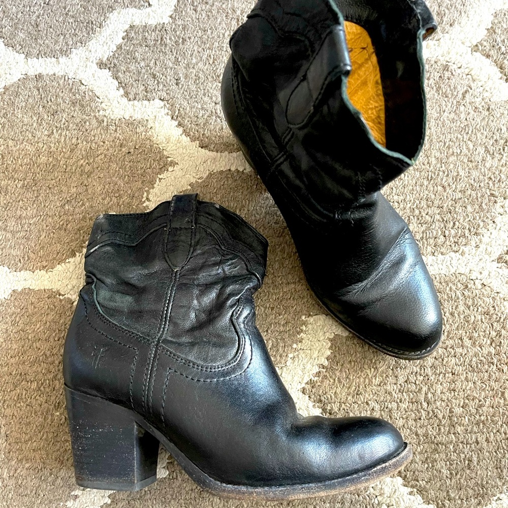 GUC Frye Distresed Cowboy booties 6.5
